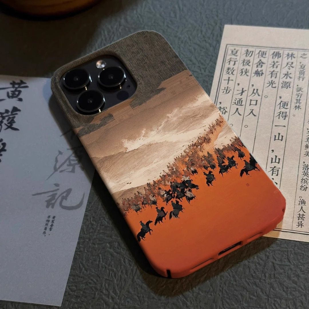 마우스터리스한 말이 질주하는 전장의 장면 패턴 아이폰  - Phone Cases For Iphone 13 리뷰 및 가격